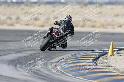 media/Dec-01-2025-Moto Forza (Mon) [[2daa91e15f]]/1-Advanced Group/Session 2 Turn 11 Backside/